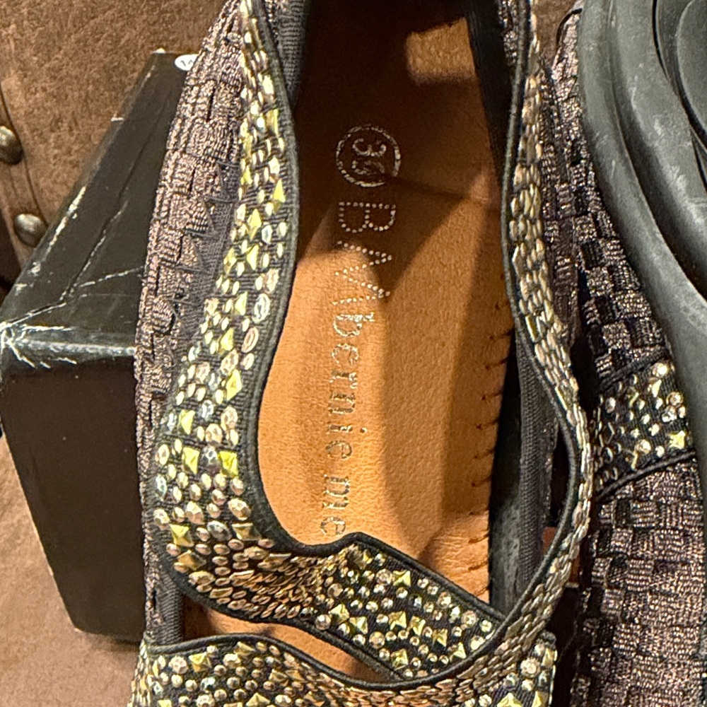 bernie mev. Brown and Black Flats with Gold Accents - Picture 6 of 7